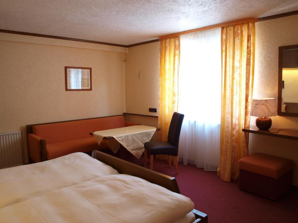 Hotel Gasthof Schuster Und Gaestehaus Rüdesheim am Rhein Rum bild