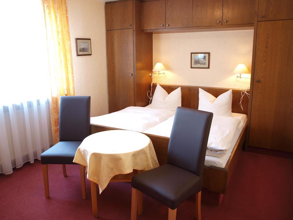Hotel Gasthof Schuster Und Gaestehaus Rüdesheim am Rhein Rum bild